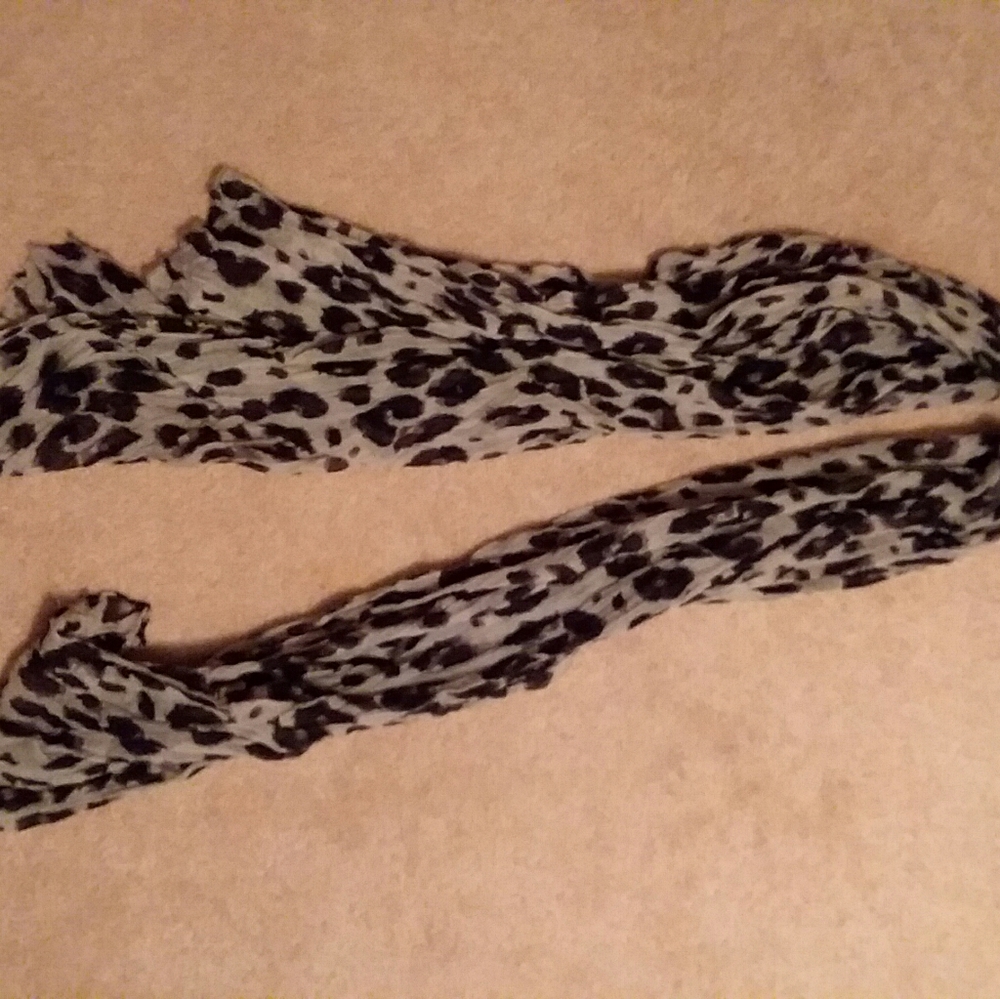 White&gray oversized lightweight scarf